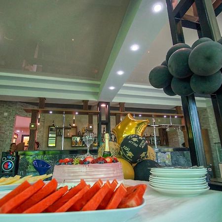 אורקי Delta Hotel מראה חיצוני תמונה
